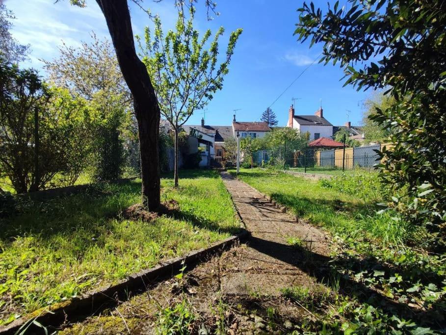 Saint-denis - Proche Centre - Jardin Chateauroux